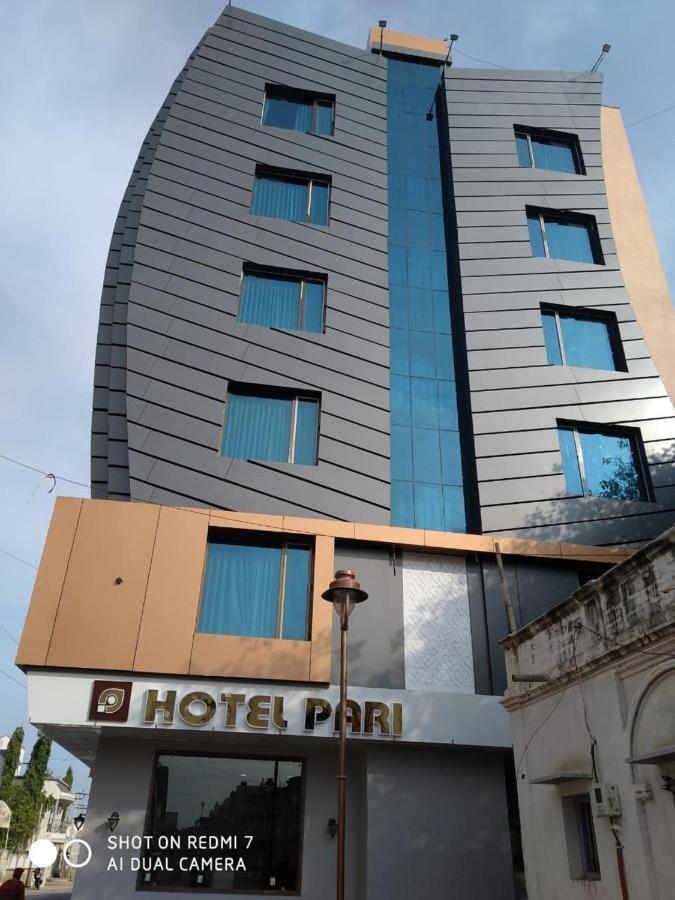 Hotel Pari Dwārka Esterno foto